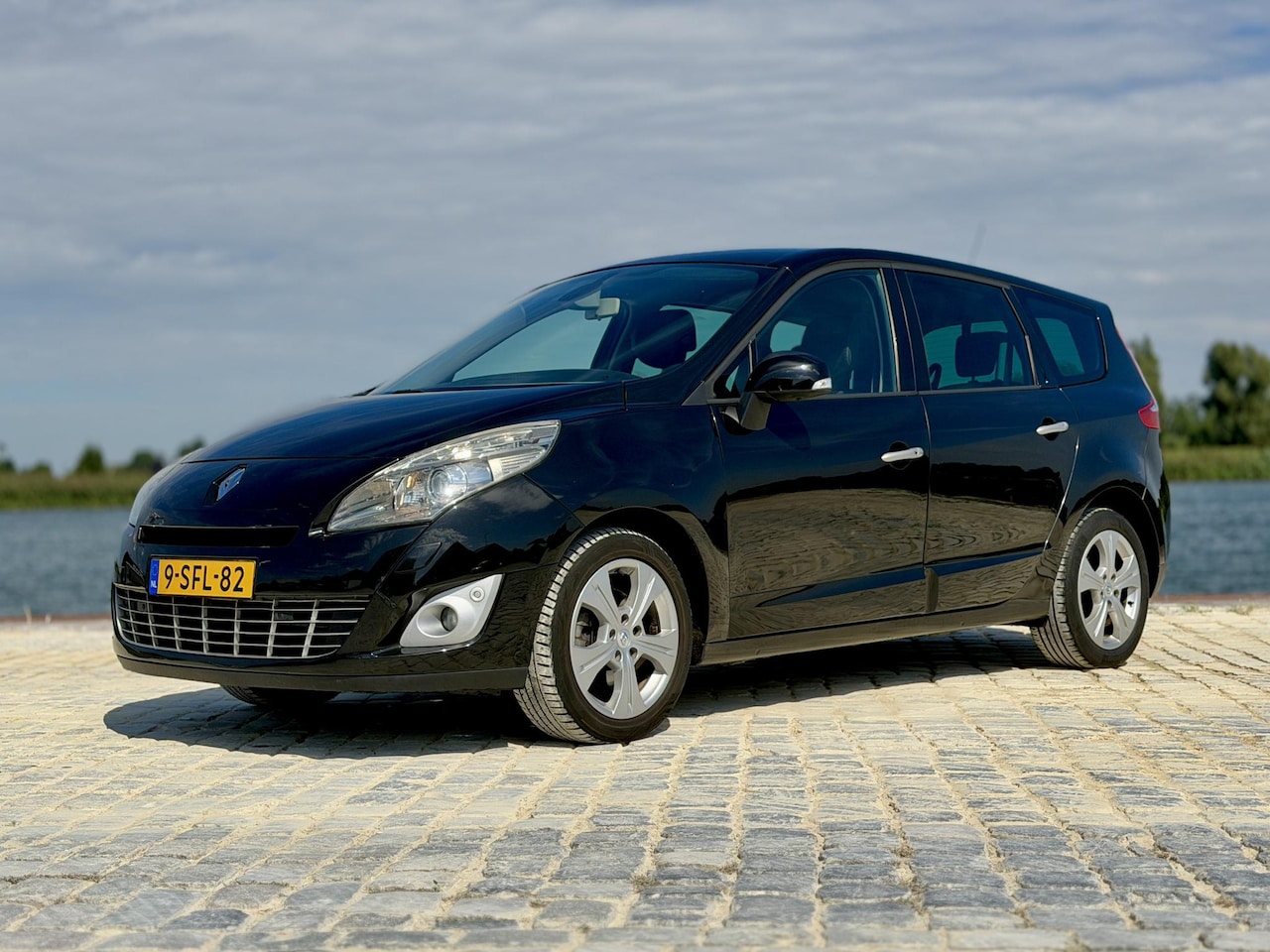Renault Grand Scénic - 1.4 TCe Sélection Business|Camera|17"LM|Trekhaak - AutoWereld.nl