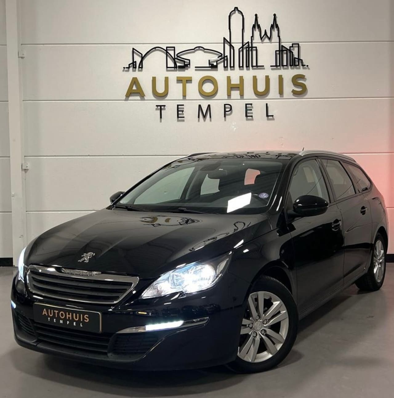 Peugeot 308 SW - 1.2 e-THP Allure Nap Airco Cruise Pano Climate Trekhaak - AutoWereld.nl
