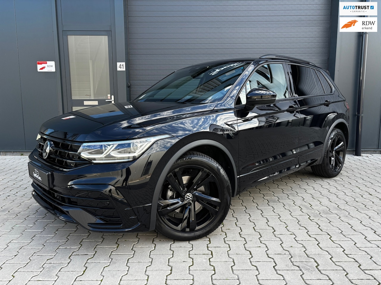 Volkswagen Tiguan - 1.5 TSI R-Line Black Style PANO IQ CAMERA ACC - AutoWereld.nl