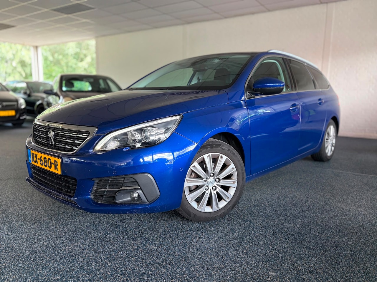 Peugeot 308 SW - 1.2 PureTech Blue Lease Premium | Panoramadak | Navi | Camera | DAB+ | Trekhaak | - AutoWereld.nl