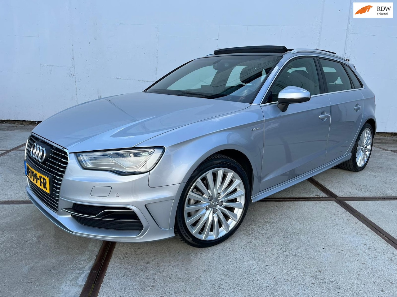 Audi A3 Sportback - 1.4 e-tron PHEV Ambition Pro Line plus 1.4 e-tron PHEV Ambition Pro Line plus - AutoWereld.nl