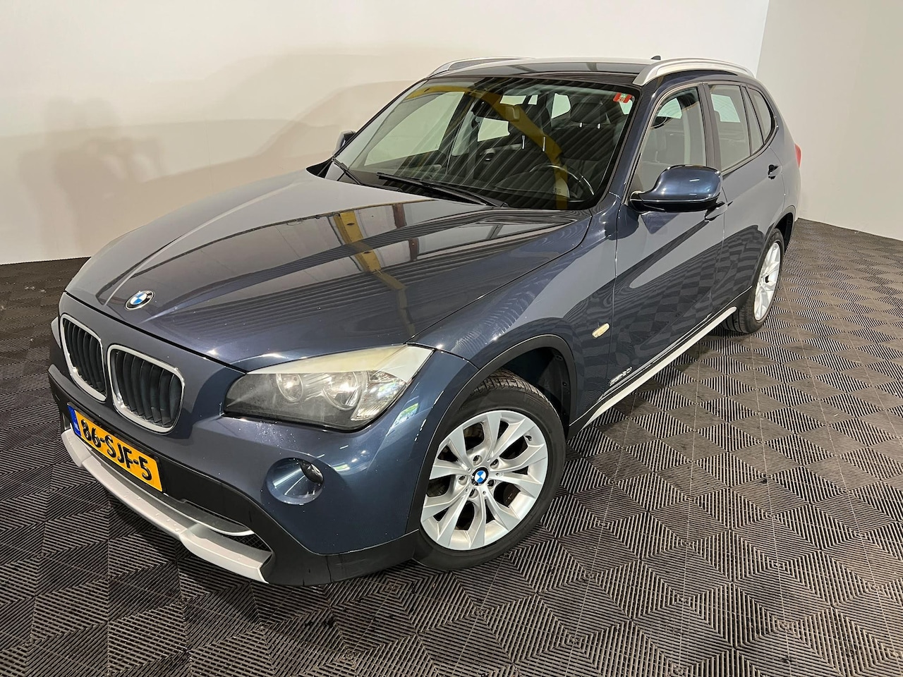 BMW X1 - sDrive20i Business - AutoWereld.nl
