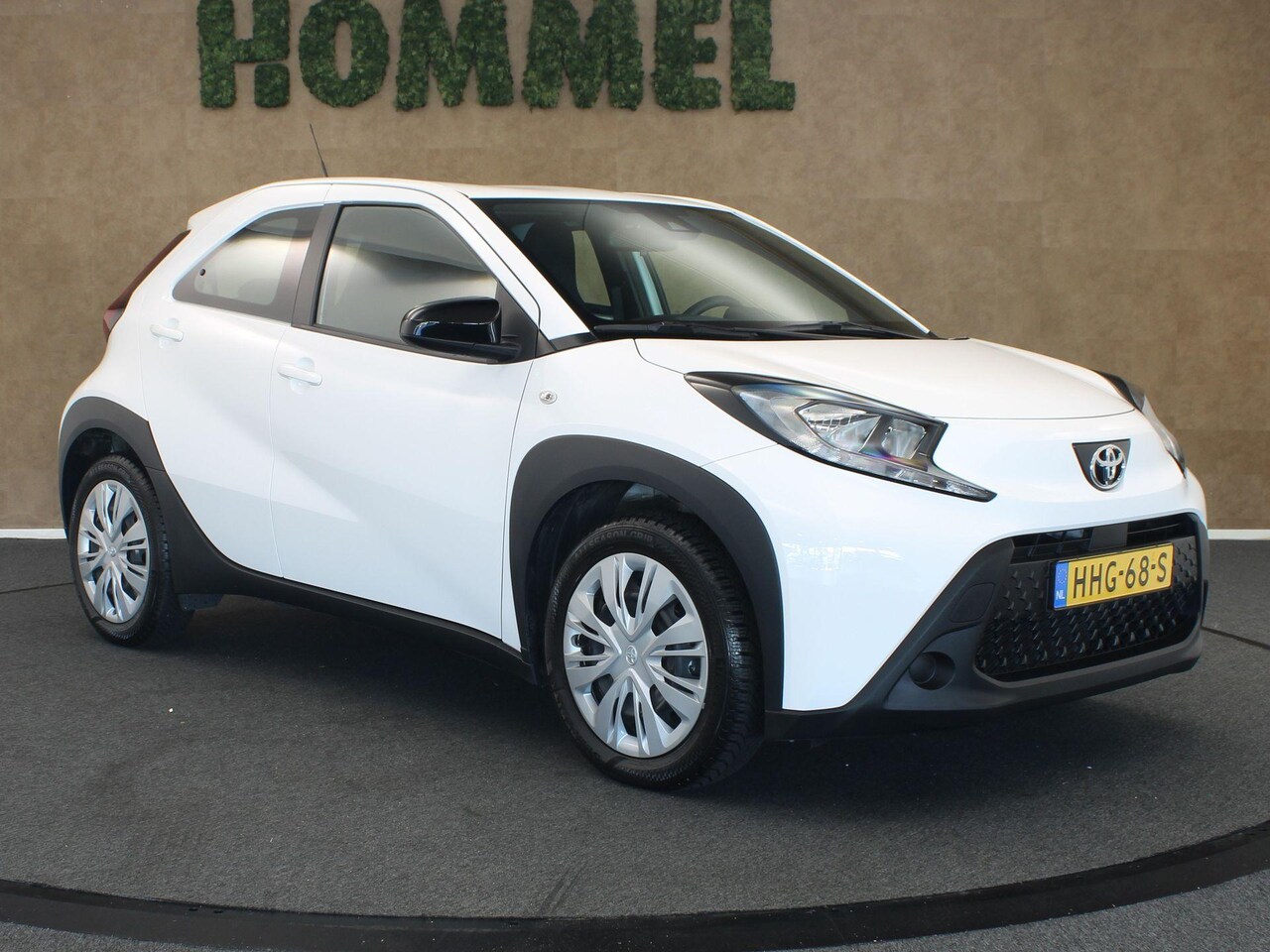 Toyota Aygo X - 1.0 VVT-i MT Play - ORIGINEEL NEDERLANDSE AUTO -ACHTERUITRIJCAMERA - APPLE CARPLAY/ANDROID - AutoWereld.nl