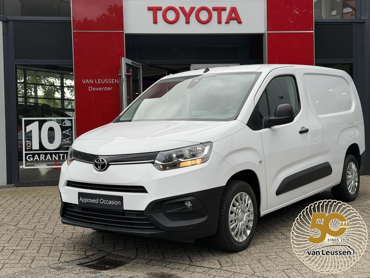 Toyota ProAce City - 1.5 D-4D COOL L2 3-PERS AIRCO CRUISE BETIMMERD P-SENSOREN DAB APPLE/ANDROID 6-SPEED - AutoWereld.nl