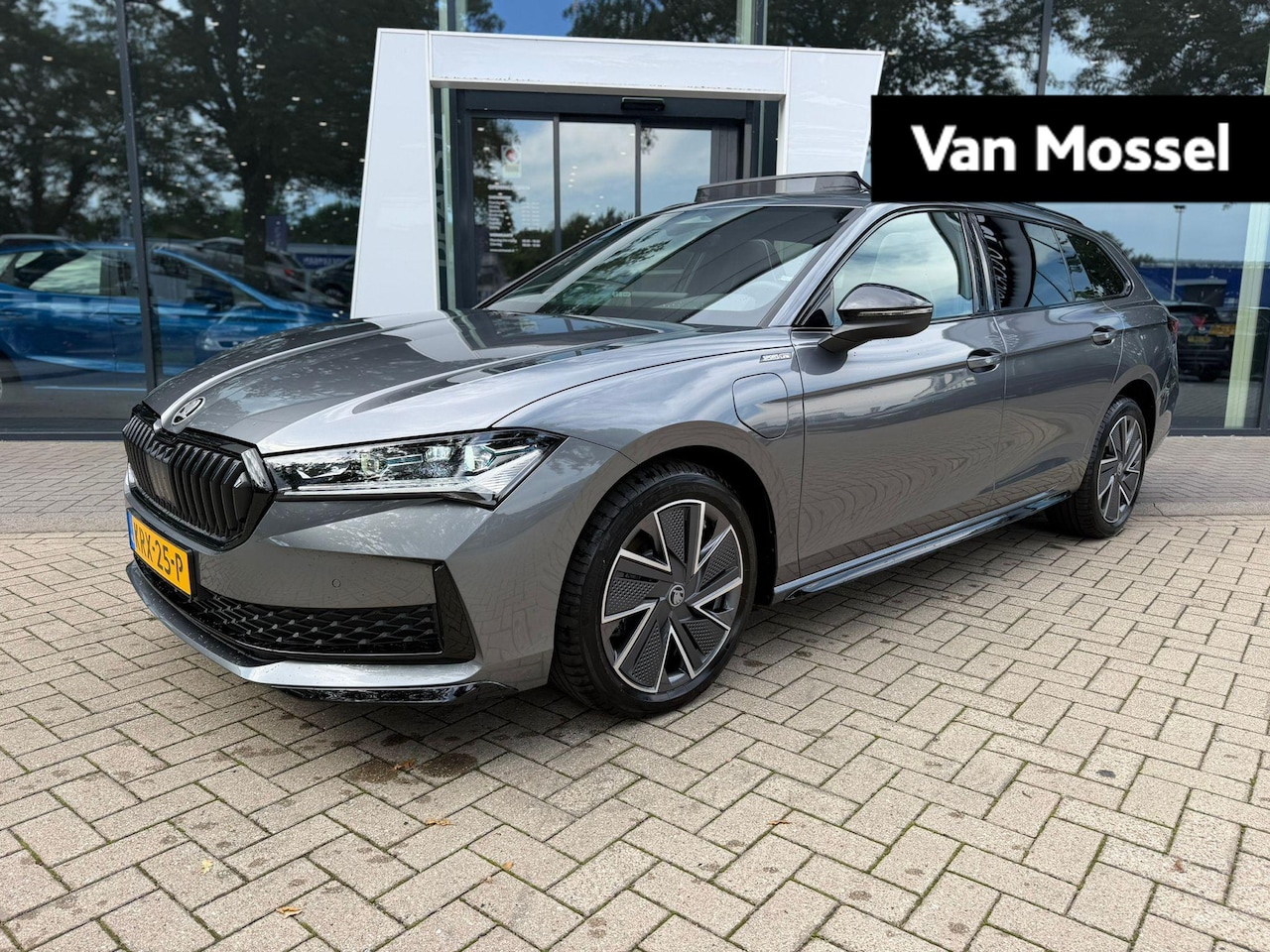 Skoda Superb Combi - 1.5 TSI PHEV Sportline Business 204 pk | Automaat | LED | Trekhaak | Achteruitrijcamera | - AutoWereld.nl