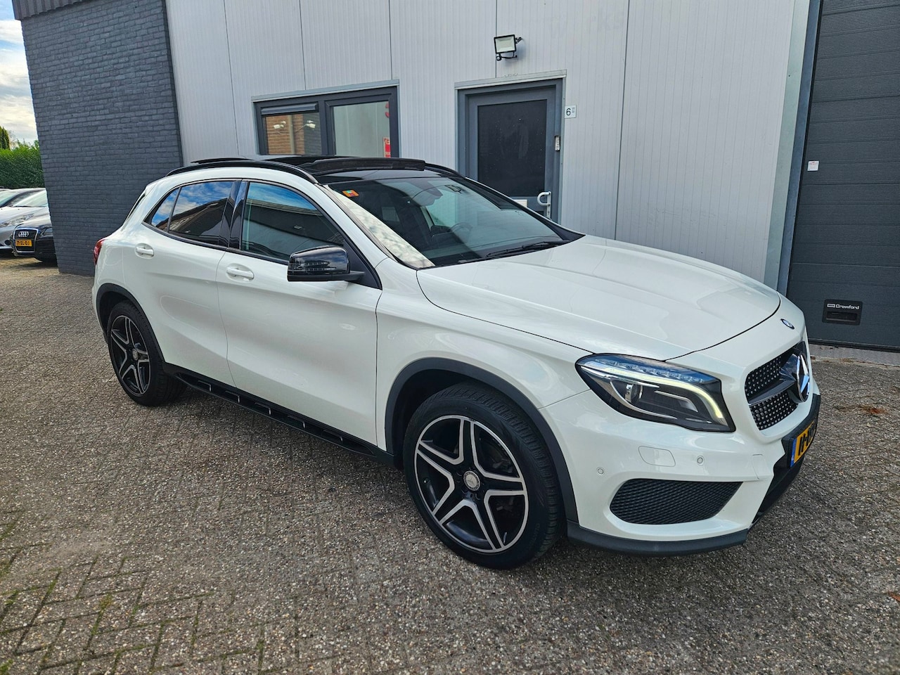 Mercedes-Benz GLA-Klasse - 200 AMG Night Pakket 12-2015 Wit Pa - AutoWereld.nl