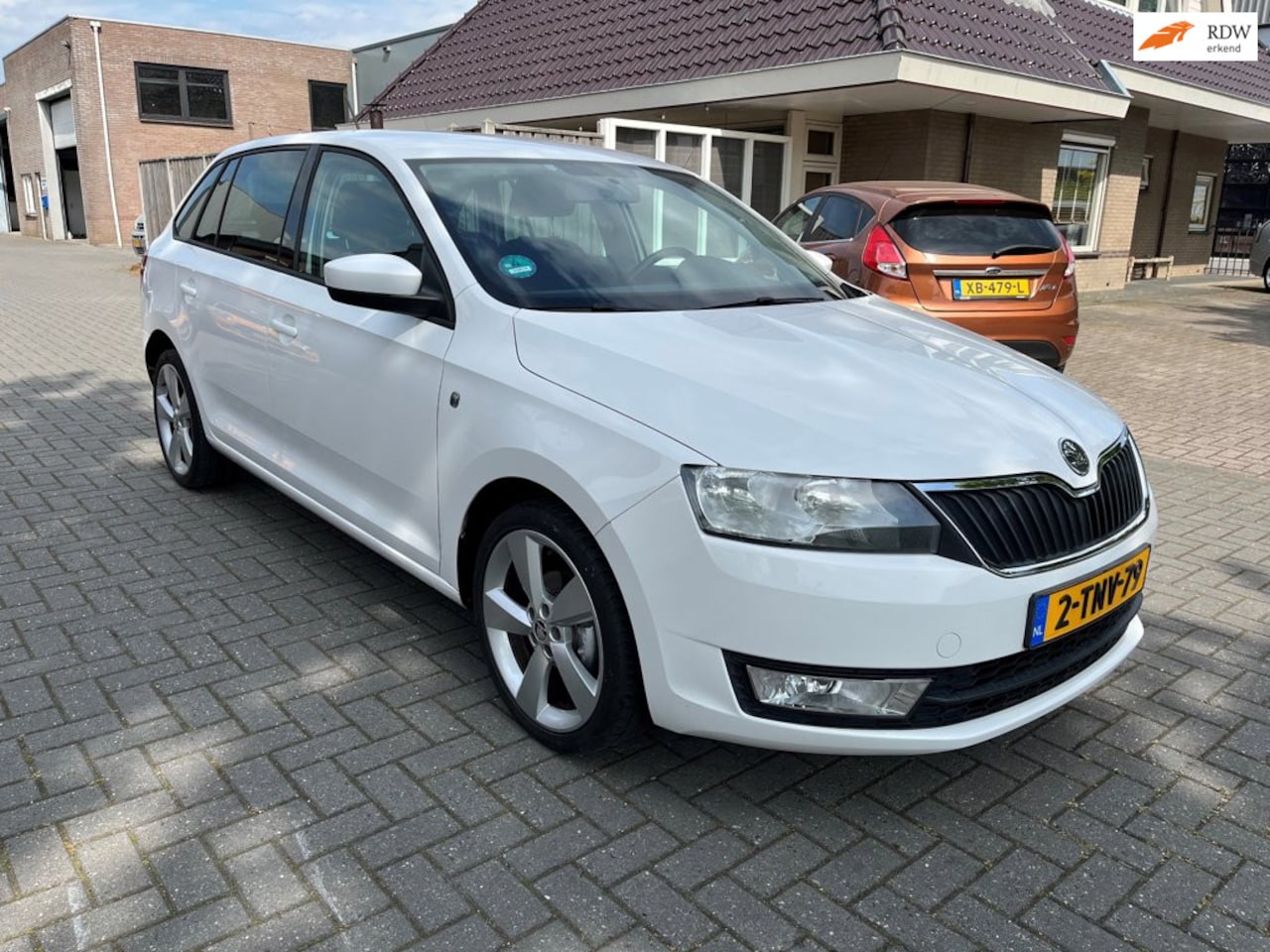 Skoda Rapid Spaceback - 1.2 TSI Greentech Ambition Businessline Pro 1.2 TSI Greentech Ambition Businessline Pro Navi Trekhaak - AutoWereld.nl
