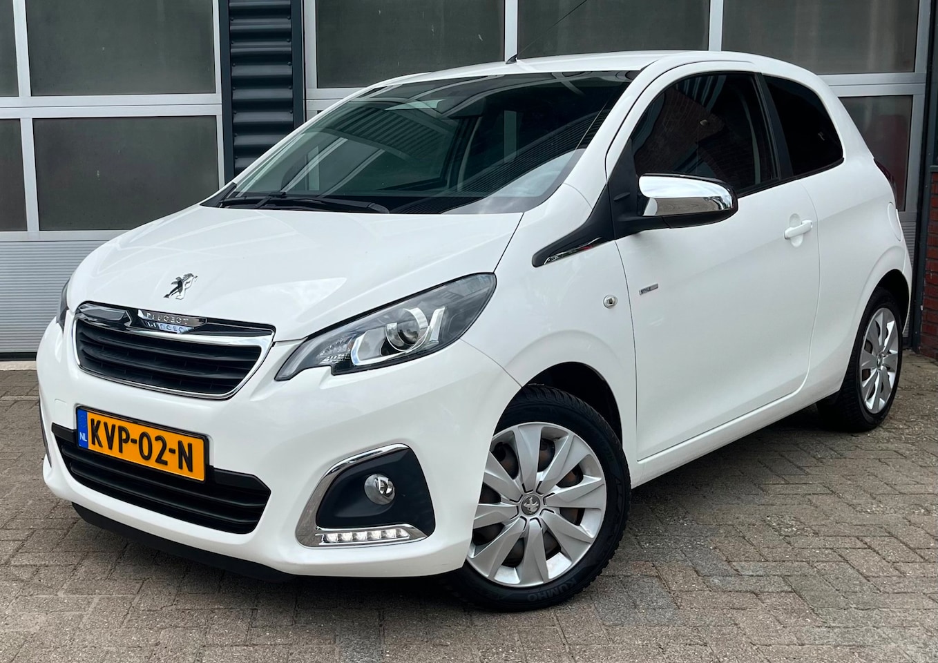Peugeot 108 - 1.0 e-VTi STYLE 98000km luxe uitvoering - AutoWereld.nl