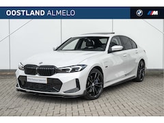 BMW 3-serie - 330e High Executive M Sport Automaat / Schuif-kanteldak / Sportstoelen / Achteruitrijcamer