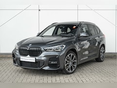 BMW X1 - xDrive25e M Sport Automaat / Panoramadak / Trekhaak / Sportstoelen / Head-Up / Achteruitri
