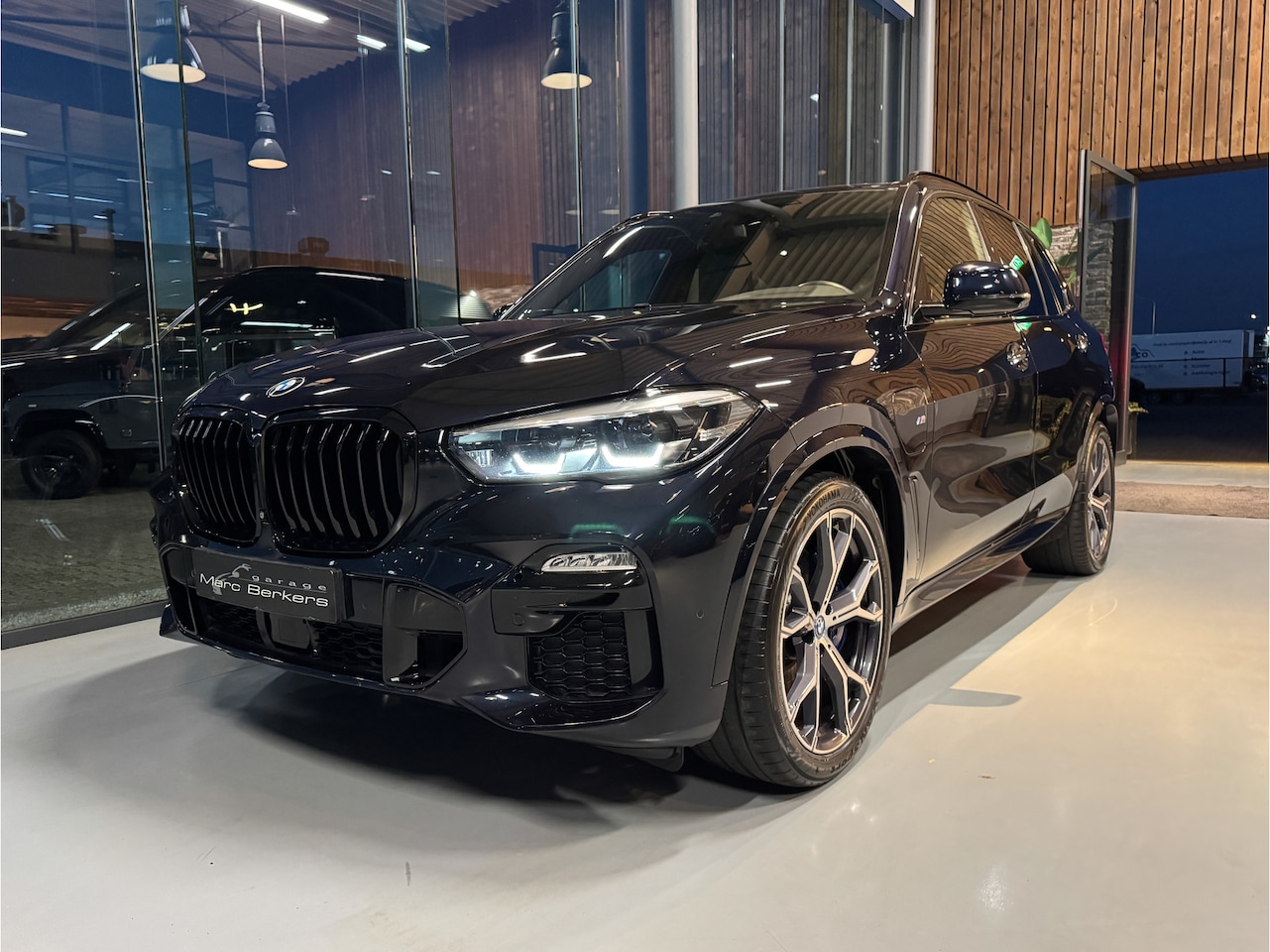 BMW X5 - xDrive45e High Exe. M-Sport Pano H+K 21" - AutoWereld.nl