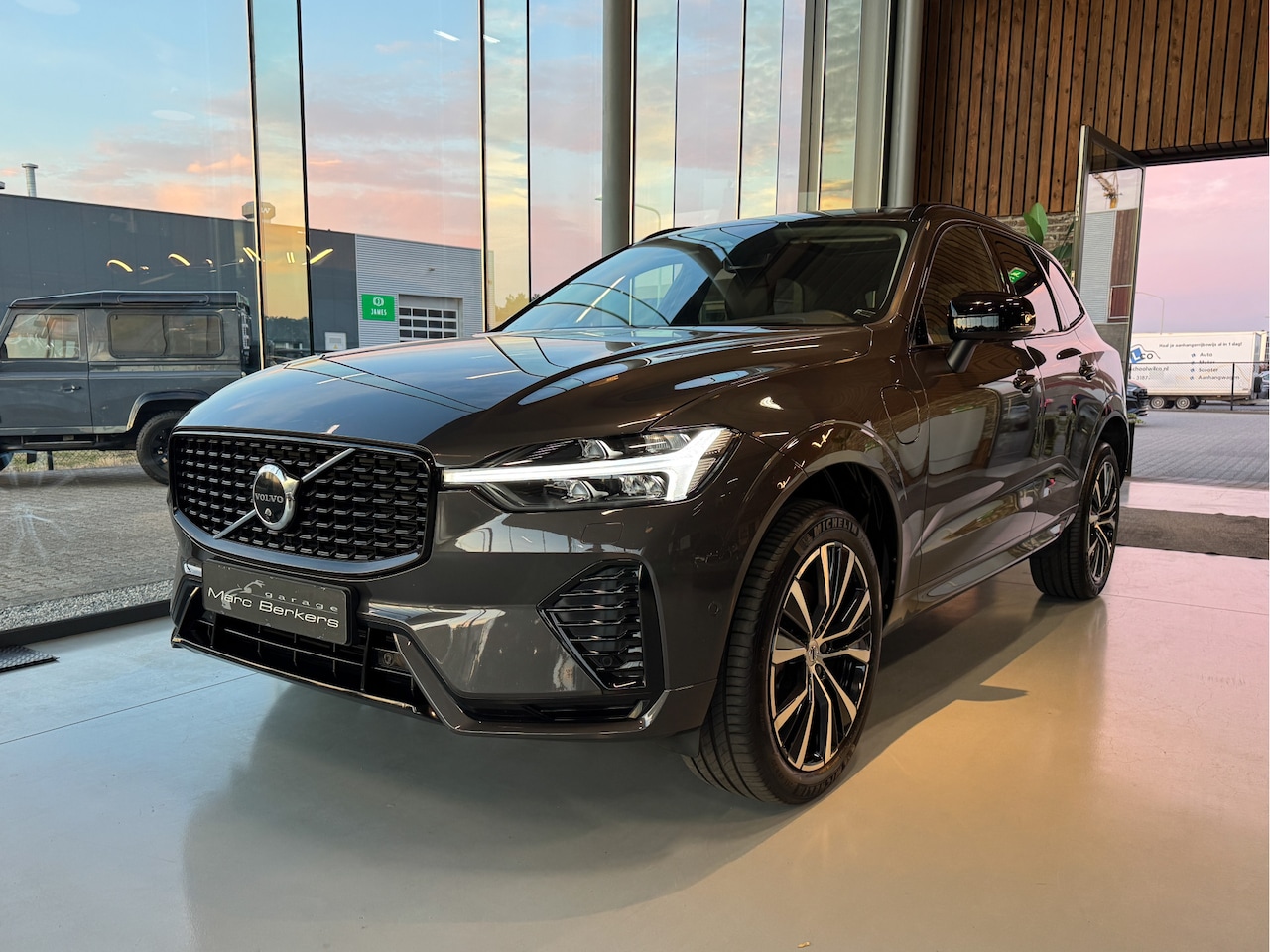 Volvo XC60 - 2.0 T8 Recharge AWD R-Design Inscription - AutoWereld.nl