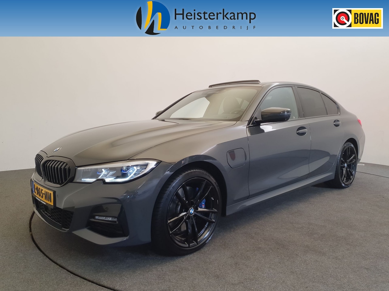 BMW 3-serie - 330e eDrive M-sport Panorama dak, Head-up display, Leder, ACC - AutoWereld.nl