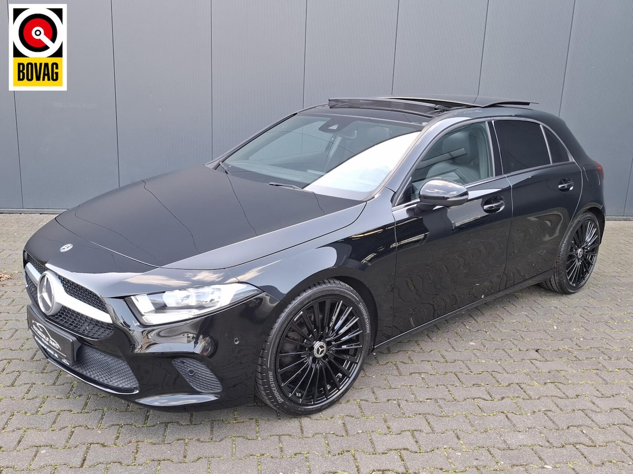 Mercedes-Benz A-klasse - 180 AUTOMAAT / PANODAK / 12 MAANDEN GARANTIE! - AutoWereld.nl