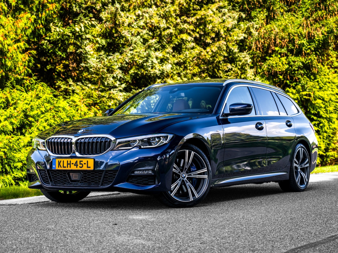 BMW 3-serie Touring - 330e High Executive | M Sport | Pano | HK | Laser | Individual - AutoWereld.nl