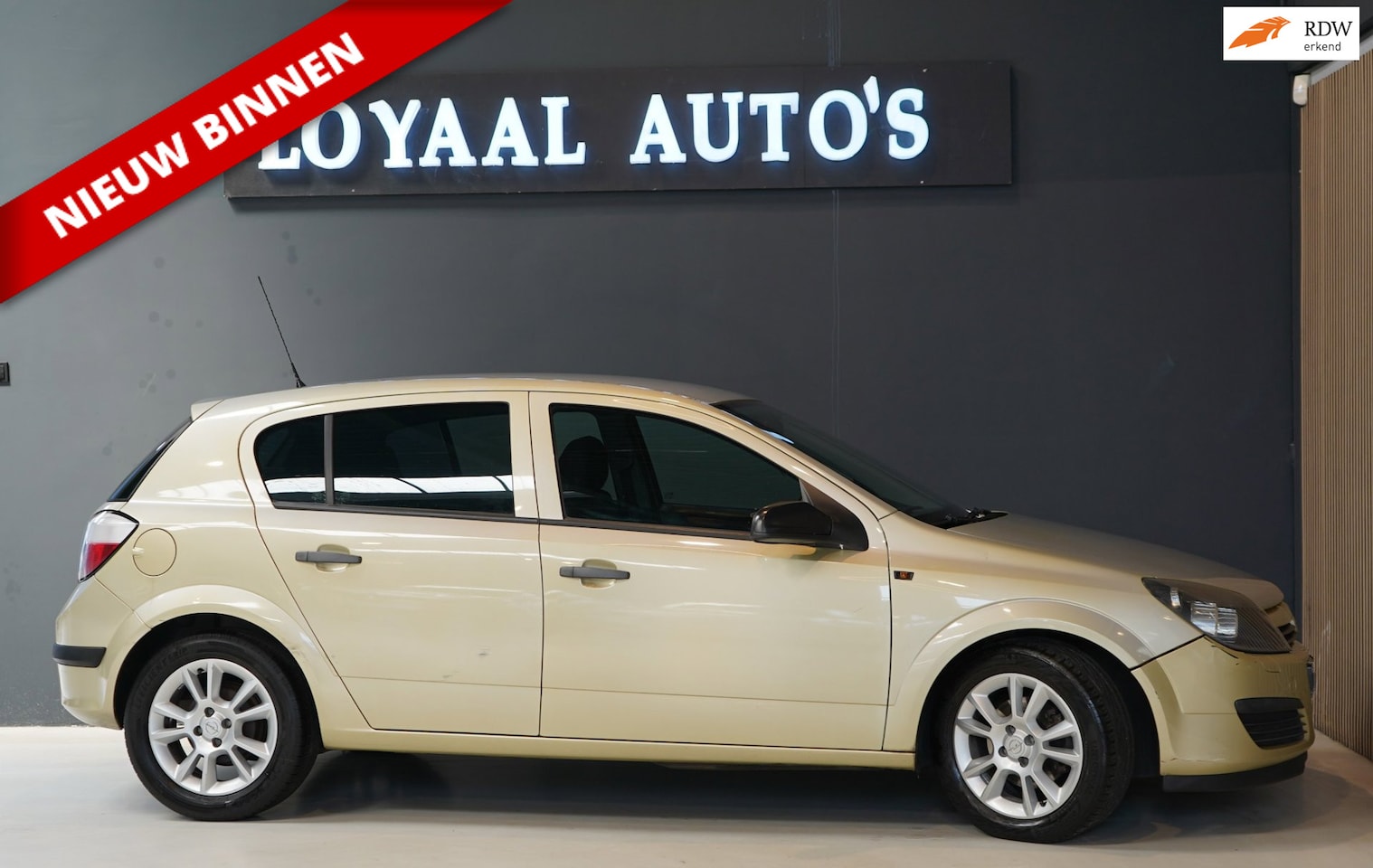 Opel Astra - 1.6 Essentia | AIRCO | CRUISE | NAVI | EL. RAMEN | APK - AutoWereld.nl