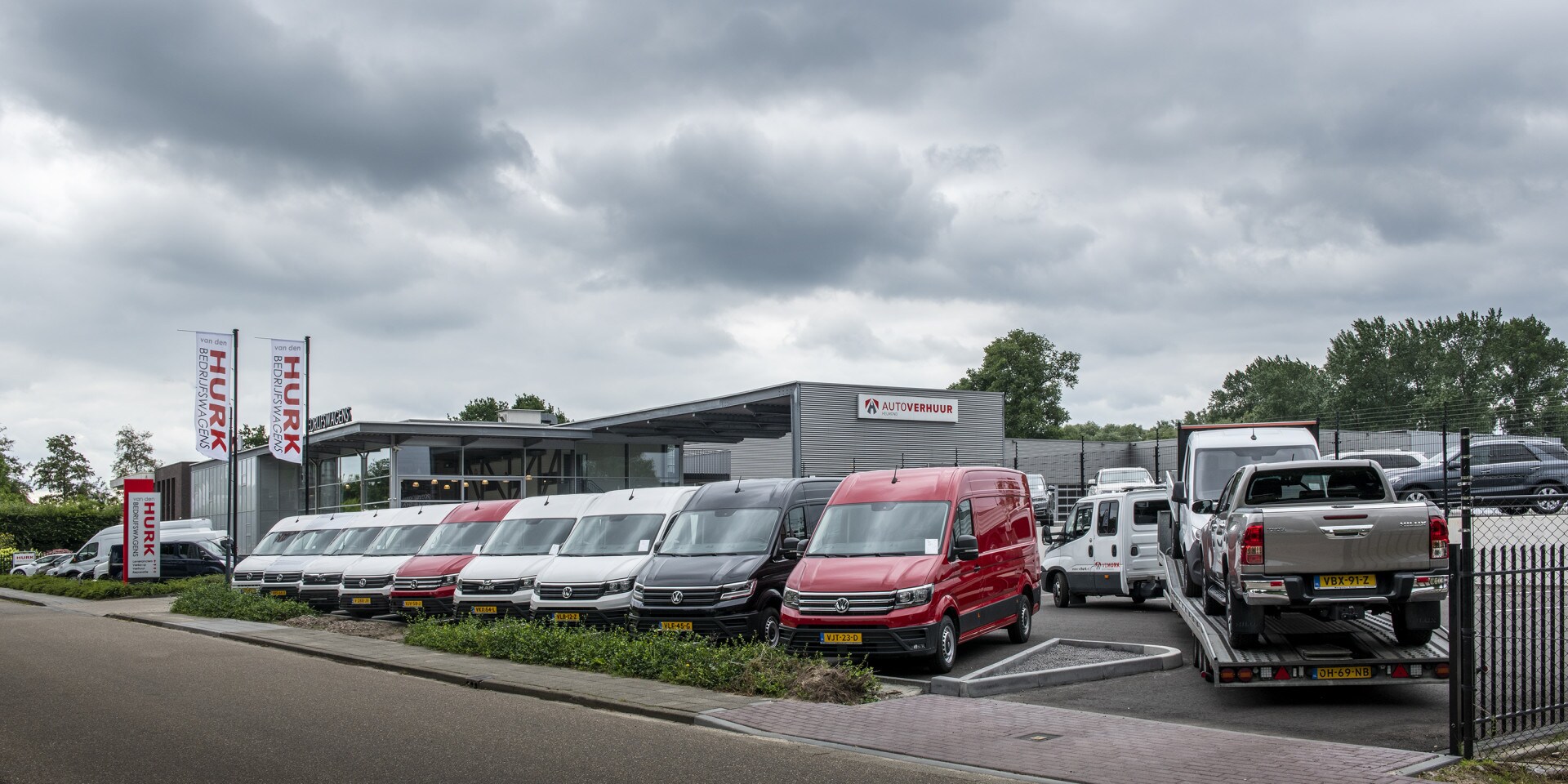 Ford Transit Custom - E-Transit Kombi Trend 71kWh 360 km WLTP (Excl. BTW/Incl. BPM) LED/ Standkachel/ Stoelverw. - AutoWereld.nl