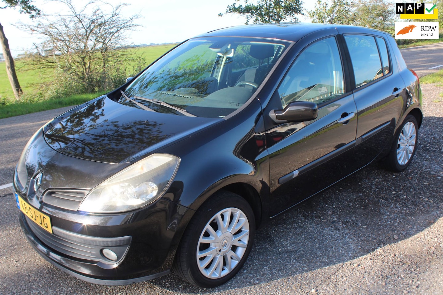 Renault Clio - 1.6-16V Dynamique Luxe 1.6-16V Dynamique Luxe // 5-drs // - AutoWereld.nl