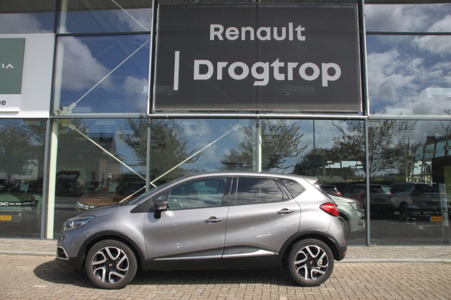 Renault Captur - 120PK-DYNAMIQUE-AUTOM-129DKM-NAVI-CRUISE-CAMERA-TREKH- - AutoWereld.nl