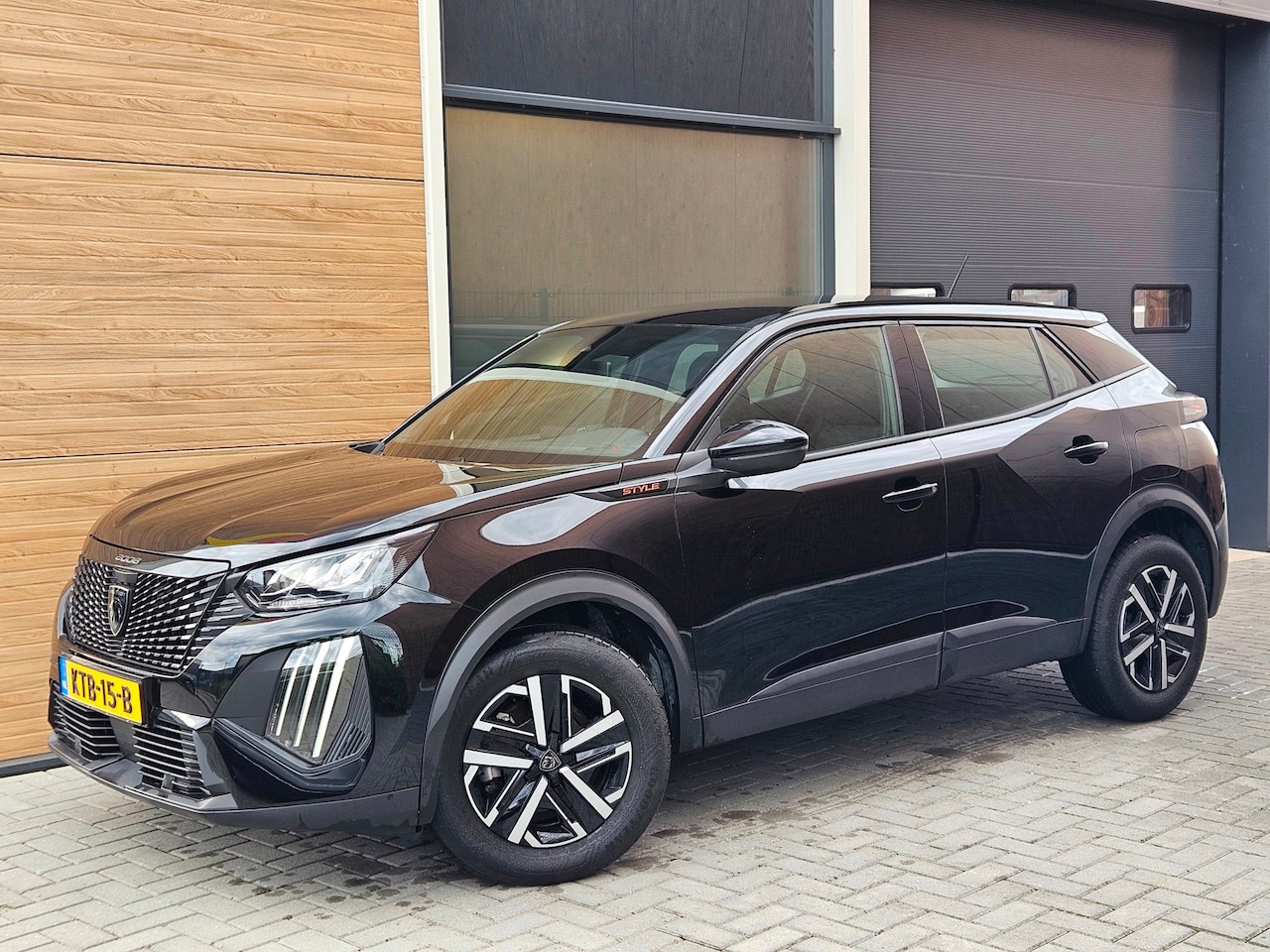 Peugeot 2008 - 1.2 Hybrid 136 Style Carplay LED Climate PDC - AutoWereld.nl