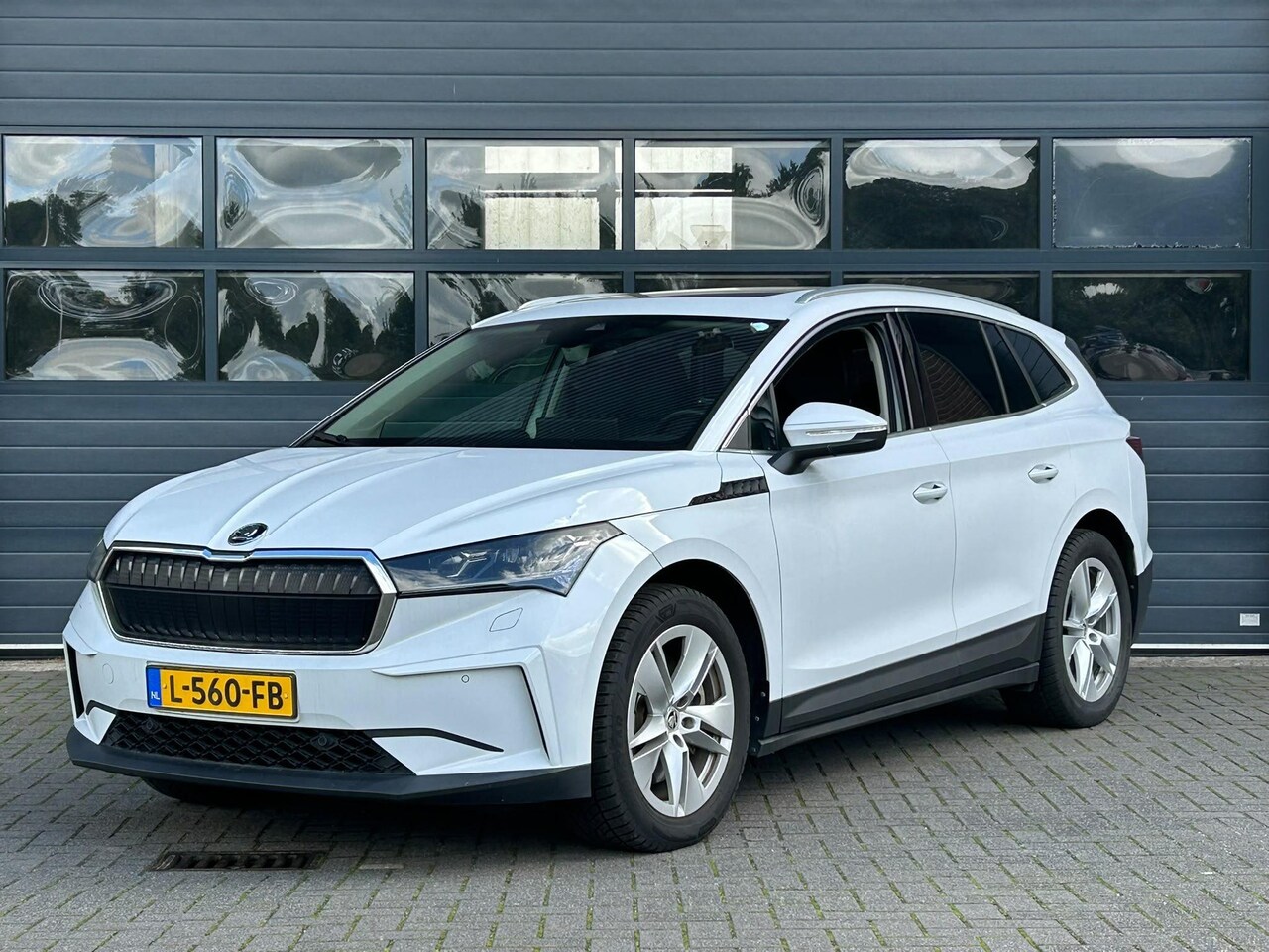 Skoda Enyaq iV - 80 (90% SOH) I SCHUIF/KANTELDAK I STOELVERWARMING I LEDEREN SPORTSTOELEN I P-CAMERA - AutoWereld.nl
