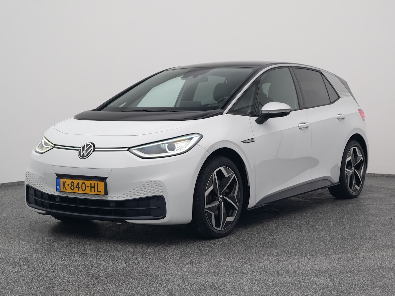 Volkswagen ID.3 - First Plus 58 kWh | CAMERA | ADAPTIVE | STOEL- EN STUURVERW. - AutoWereld.nl