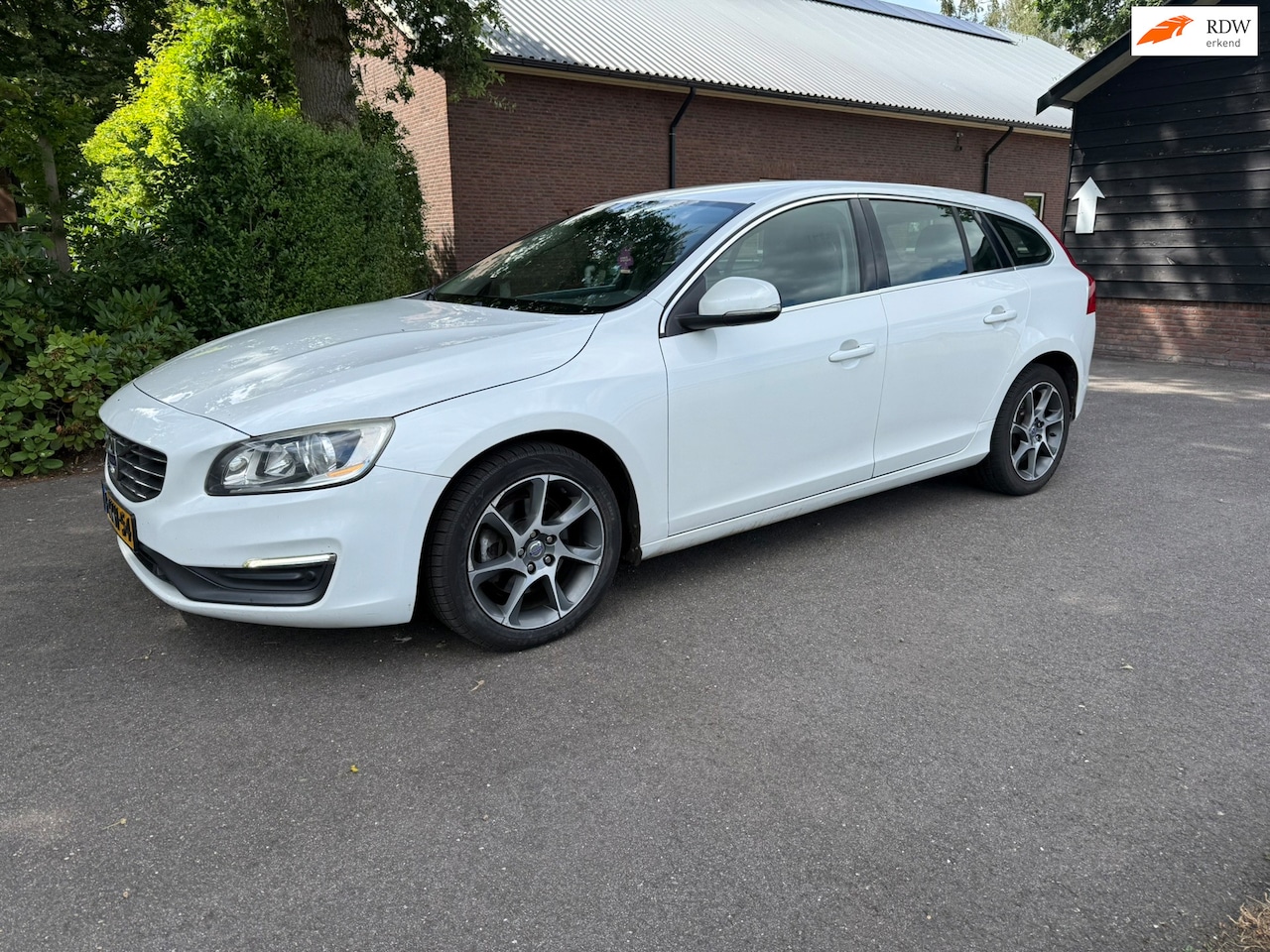 Volvo V60 - 2.0 D4 Momentum 2.0 D4 Momentum - AutoWereld.nl