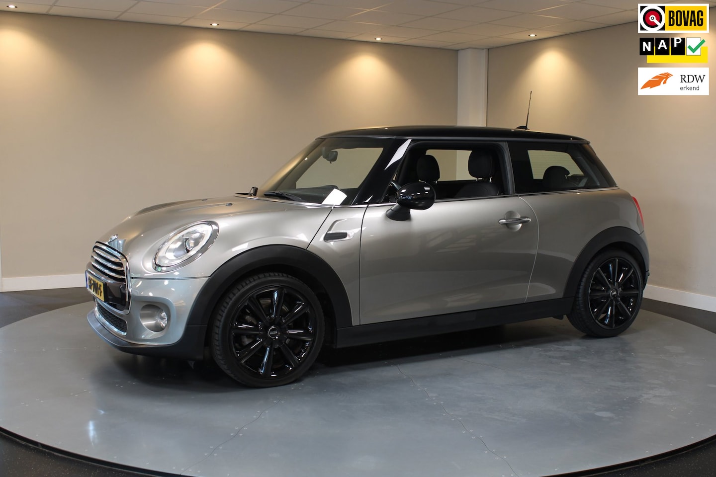 MINI 3-Deurs - 1.5 Cooper Business *Top onderhouden!* Stoelverw.|Cruise|Navi|Neon-ring|PDC|17''|NAP - AutoWereld.nl