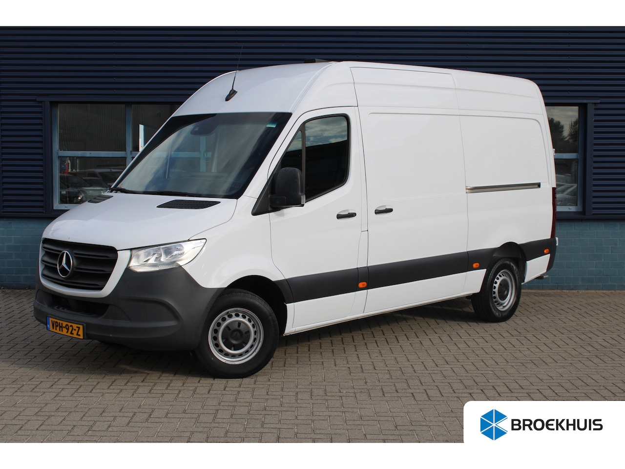 Mercedes-Benz Sprinter - 317 1.9 CDI L2H2 RWD Automaat | TREKHAAK | 2 X SCHUIFDEUR | CAMERA | NAVI | CARPLAY | BETI - AutoWereld.nl
