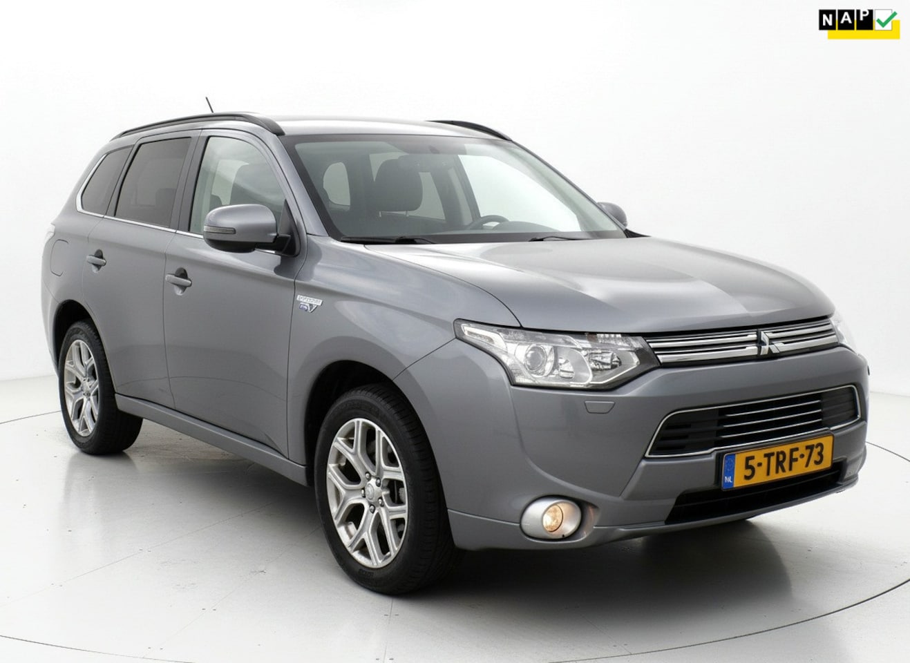 Mitsubishi Outlander - 2.0 PHEV Instyle Pano-Navi-Leer - AutoWereld.nl