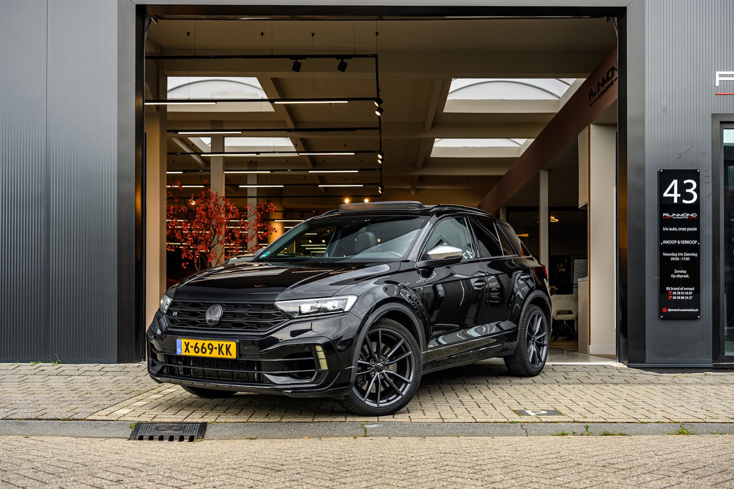 Volkswagen T-Roc - 2.0 TSI 4Motion R|Pano|Akrapovic|Carplay|Camera|Acc|Dode Hoek|Navi - AutoWereld.nl
