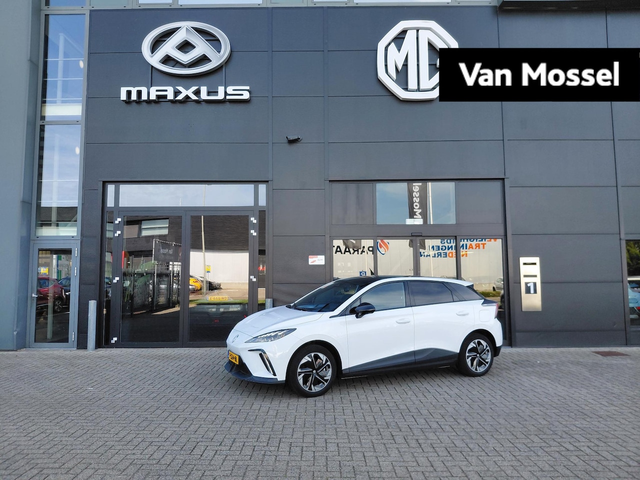 MG MG4 - Luxury 64kWh Luxury 64 kWh - AutoWereld.nl