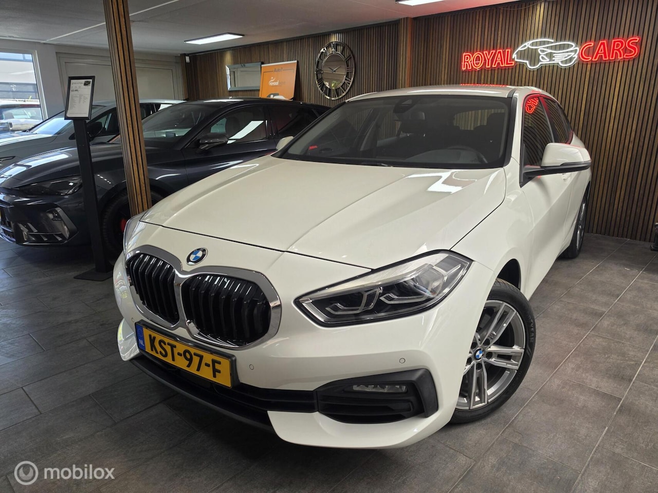 BMW 1-serie - 120i Executive|Carplay|Nieuwe Staat! - AutoWereld.nl