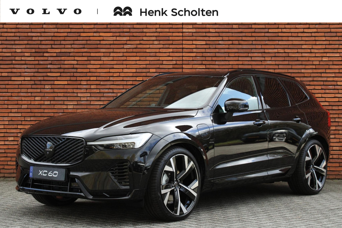 Volvo XC60 - 2.0 T6 Plug-in hybrid AWD Ultra Black Edition | Luchtvering | Panoramisch schuif-/ kanteld - AutoWereld.nl