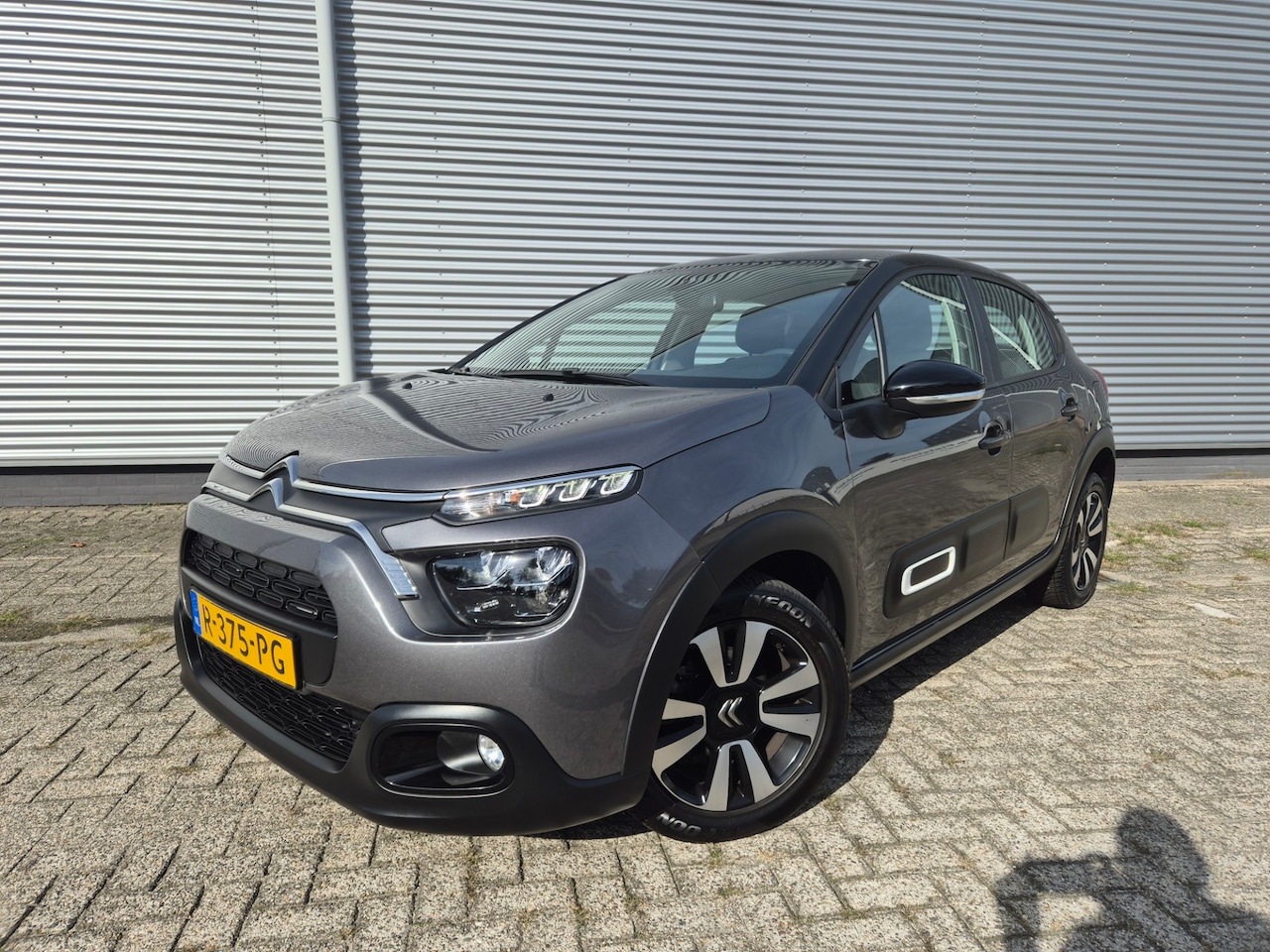 Citroën C3 - 1.2 PureTech Shine 1.2 PureTech Shine,Navigatie/Carplay/Andriod,Achteruitrijcamera,parksensoren,LM velgen - AutoWereld.nl