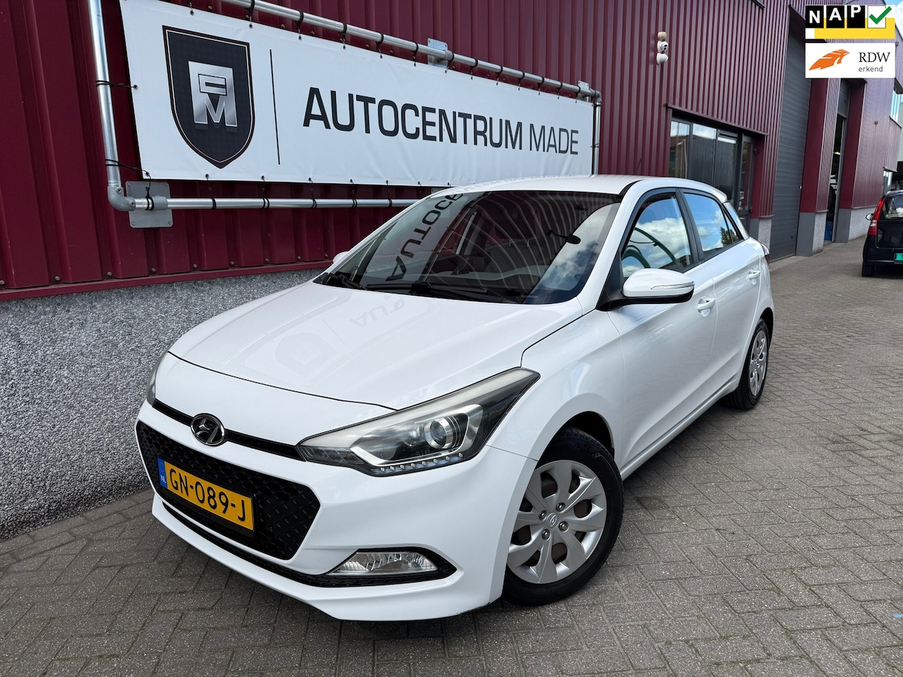 Hyundai i20 - 1.2 HP i-Motion // 5-DRS // Airco // PDC // Trk.hk //125DKM - AutoWereld.nl