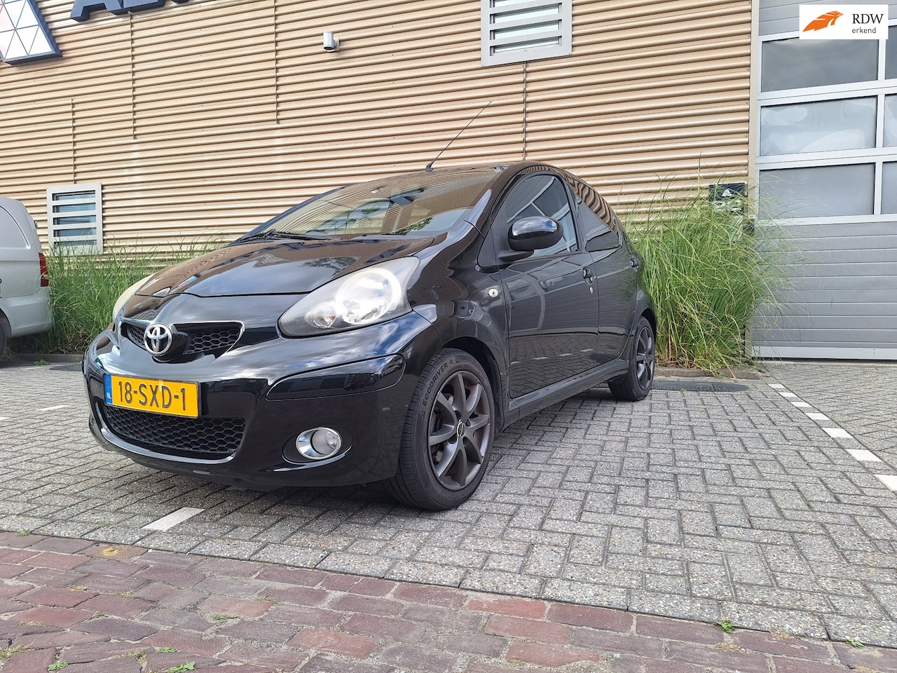 Toyota Aygo - | 1.0-12V Dynamic Navigator | Airco | Navigatie | 2e eigenaar | - AutoWereld.nl