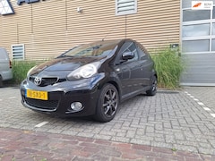 Toyota Aygo - | 1.0-12V Dynamic Navigator | Airco | Navigatie | 2e eigenaar |