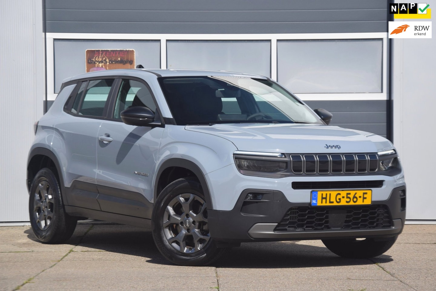 Jeep Avenger - 1.2 e-Hybrid Longitude ADAPTIEVE CRUISE/NAVIGATIE/GROOT INSTRUMENTENPANEEL 10,25" - AutoWereld.nl