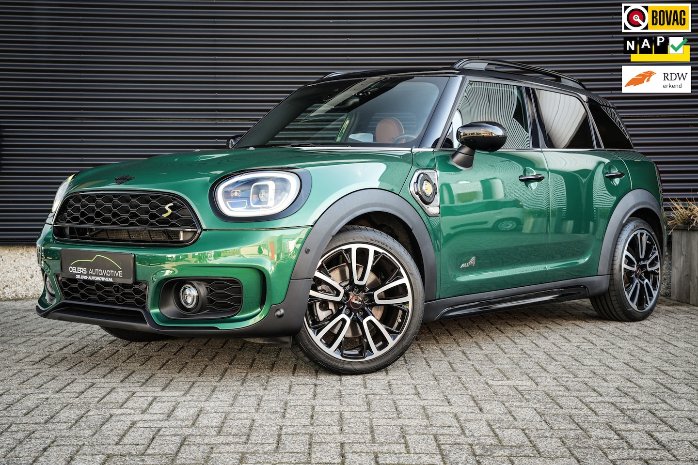 MINI Countryman - 1.5 Cooper S E ALL4 John Cooper Works | ACC | CarPlay | Panorama | Head-up | Leder | Org. - AutoWereld.nl