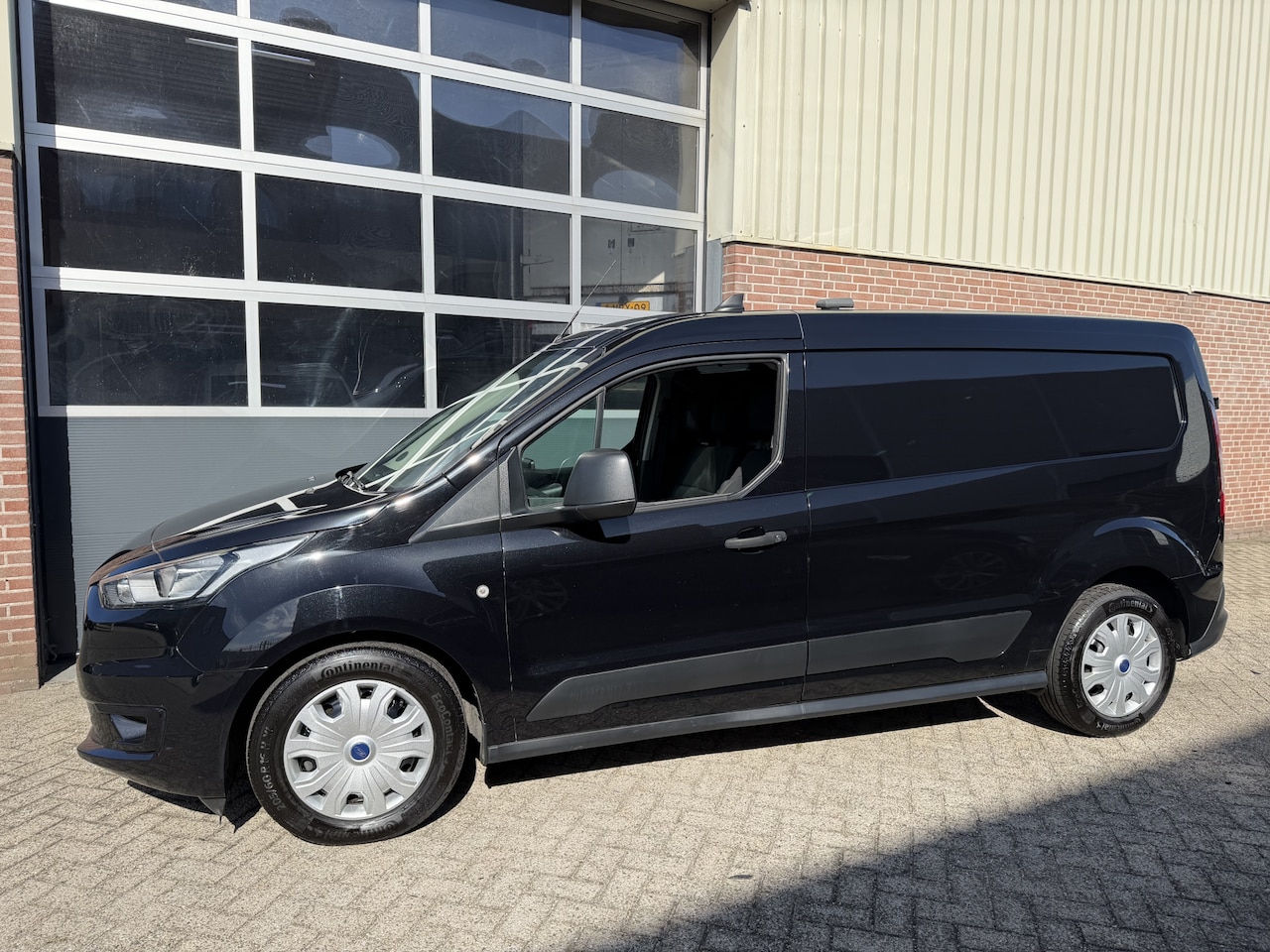 Ford Transit Connect - 1.0 Ecoboost L2 Airco,Navi,Camera bedrijfswageninrichting - AutoWereld.nl