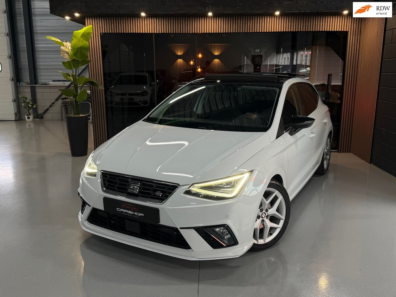 SEAT Ibiza - 1.0 TSI 115PK FR Business PANO/CARPLAY/CAMERA/FUL - AutoWereld.nl