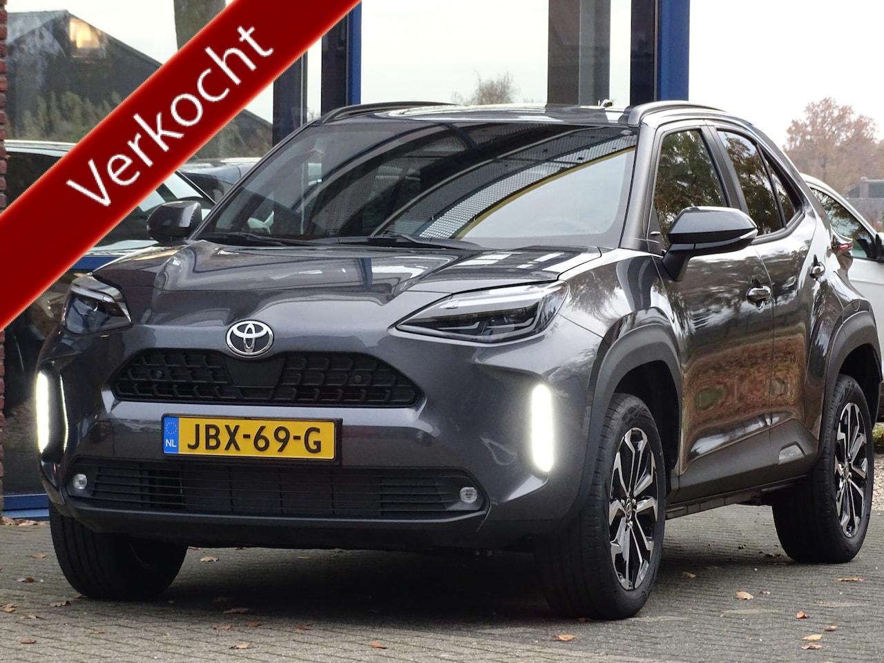 Toyota Yaris Cross - 1.5 Hybrid 130 Dynamic Comfort /Safety PAKKET ASH GREY EN NIGHT SKY BLACK MET - AutoWereld.nl