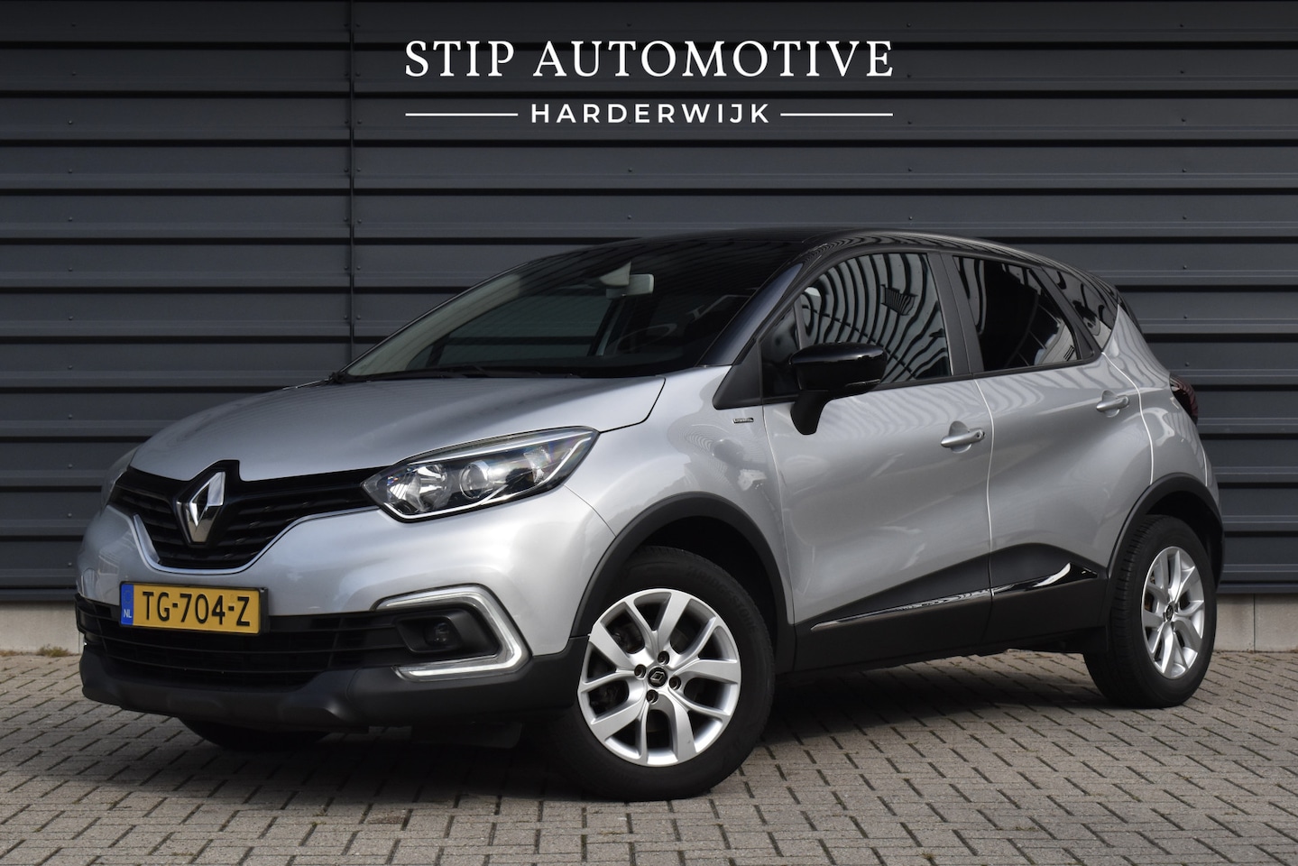 Renault Captur - 1.2 TCe Aut. Limited | Trekhaak | Camera | Keyless Entry | Navigatie | Climatecontrol | O - AutoWereld.nl