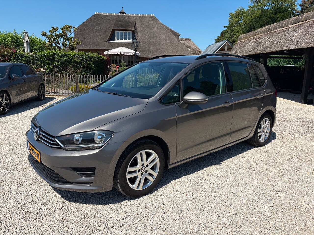 Volkswagen Golf Sportsvan - 1.2 TSI Comfortline Navigatie, Stoelverw, Trekhaak - AutoWereld.nl