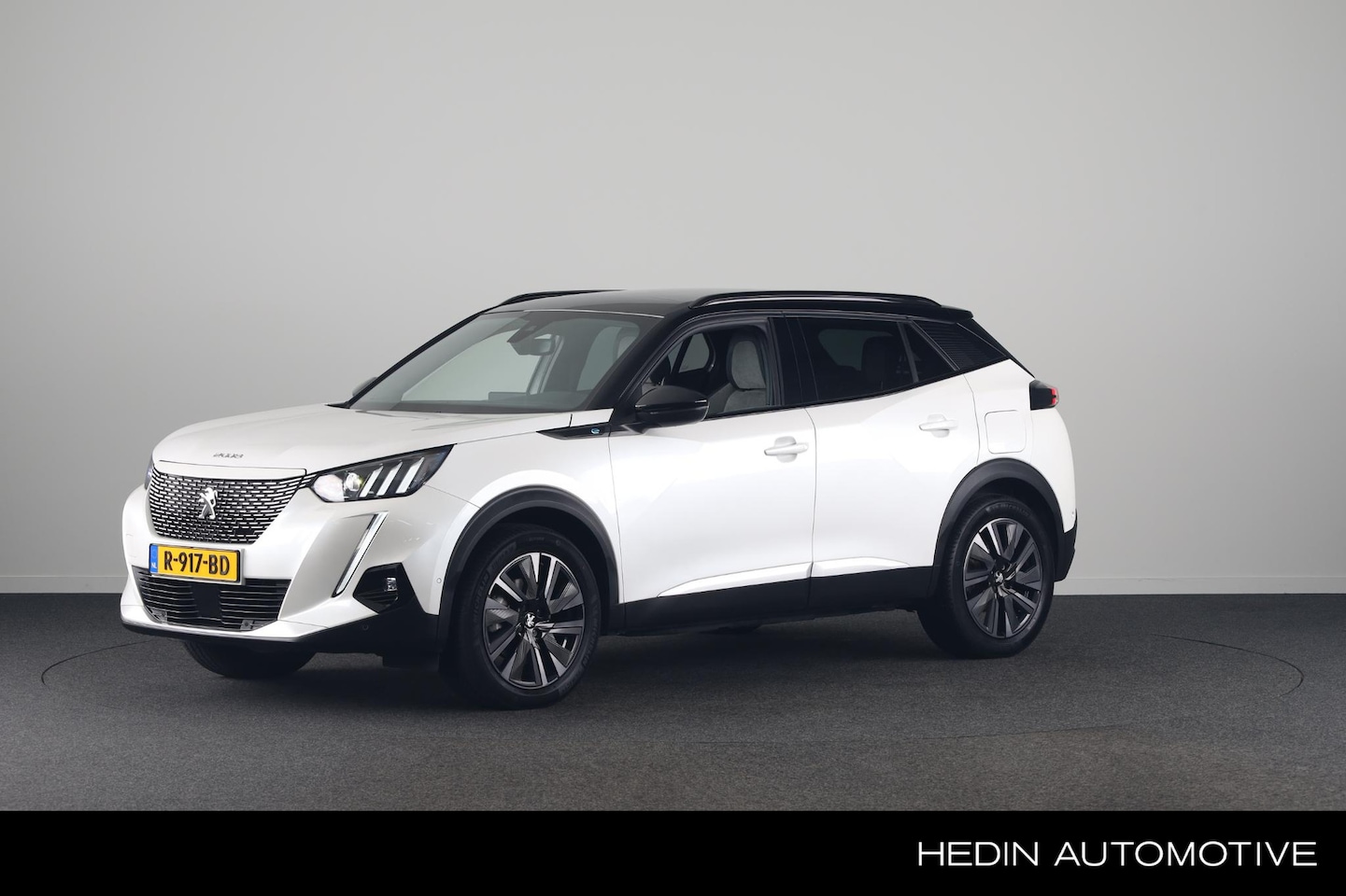 Peugeot e-2008 - EV GT Pack 50 kWh | Panoramadak | Stoelverwarming | Camera | Carplay - AutoWereld.nl