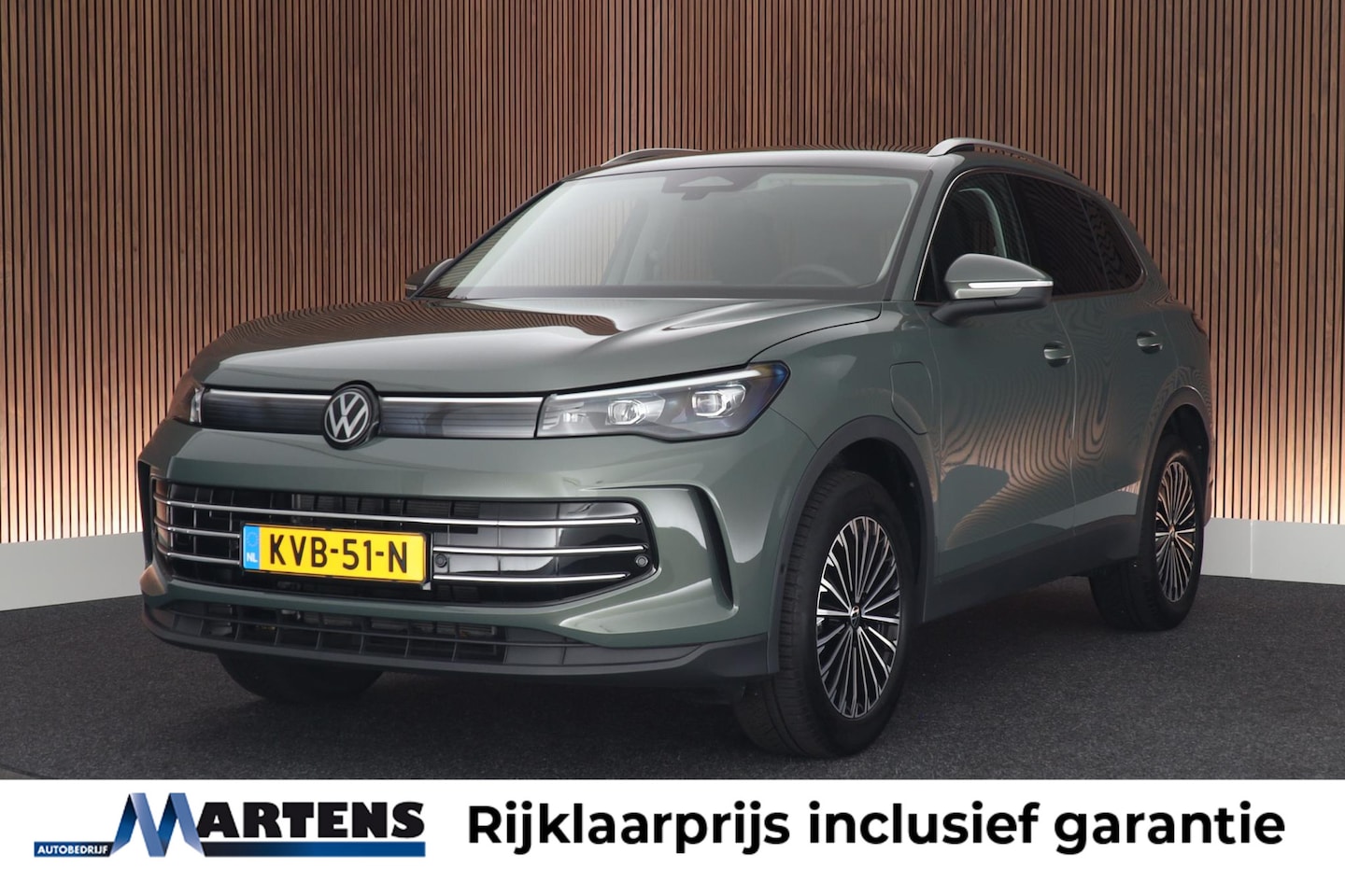 Volkswagen Tiguan - 1.5 eHybrid 204pk Elegance Trekhaak Camera Stoelverwarming Keyless Virtual Cockpit Navigat - AutoWereld.nl
