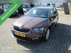 Skoda Octavia Combi - 1.2 TSI Greentech Elegance Businessline/Pano