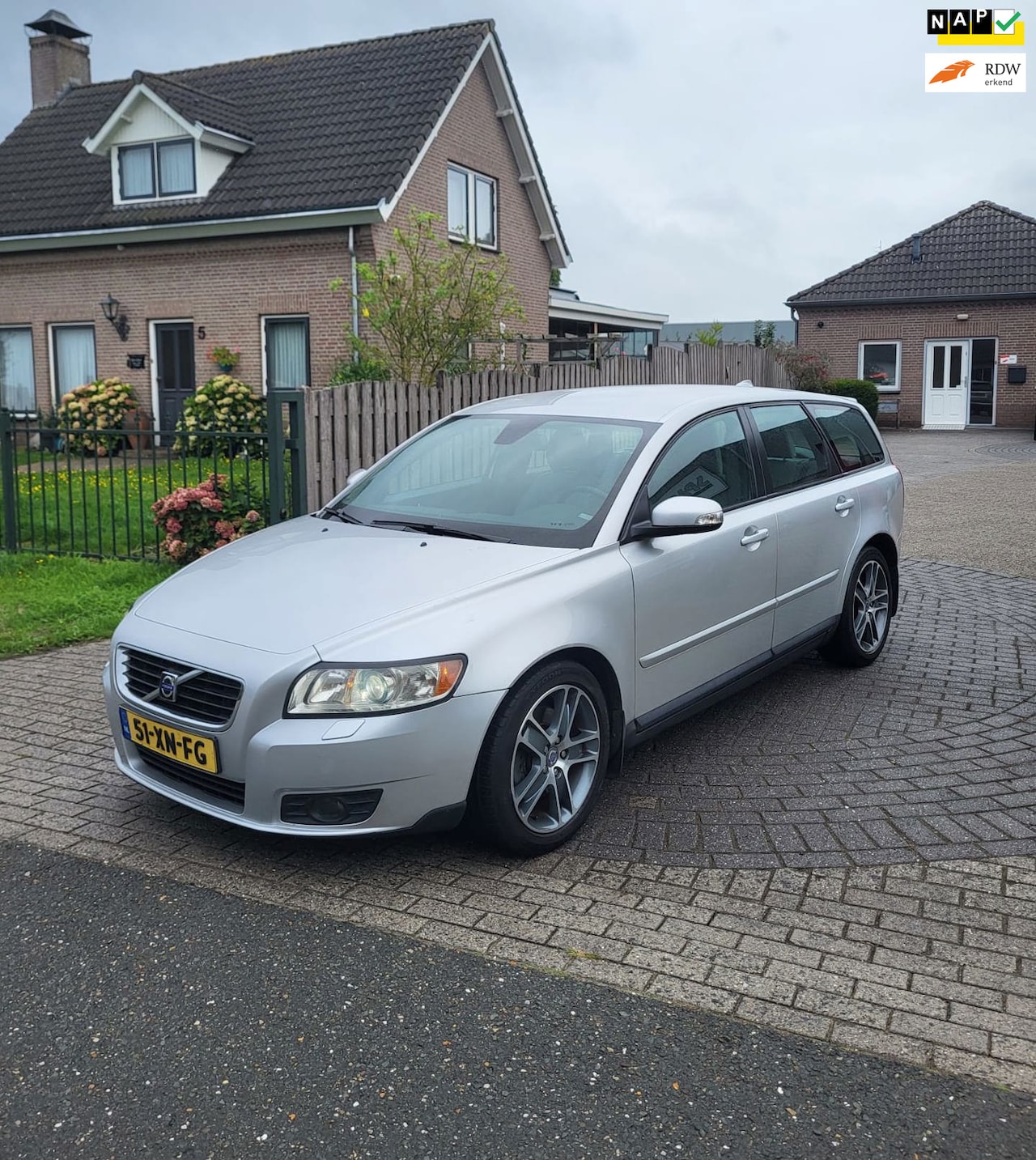 Volvo V50 - 2.4 2.4, Automaat, Leder, Xenon, 2e eig, APK 10/27! - AutoWereld.nl