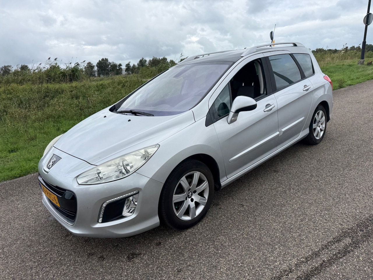 Peugeot 308 SW - 1.6 VTi Active AUTOMAAT ZEER NETTE AUTO !! INCL NW APK ! - AutoWereld.nl